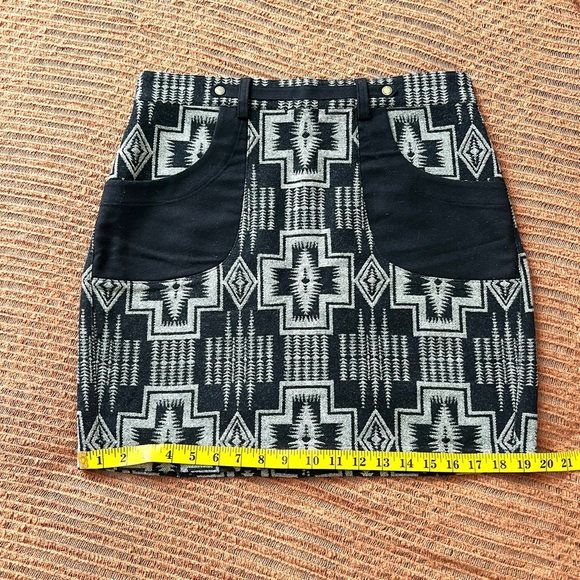Pendleton Limited “Portland Collection” Wool Mini Skirt. Large. - Picture 10 of 12